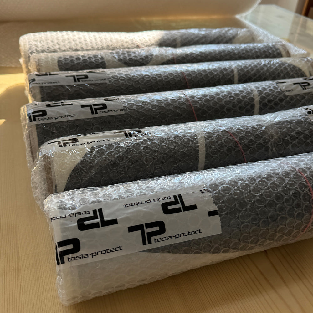 In Luftpolsterfolie verpackte Folienrollen mit Tesla-Protect Klebeband